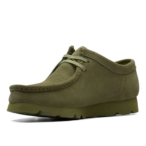 laydown image of Wallabee GTX Chukka