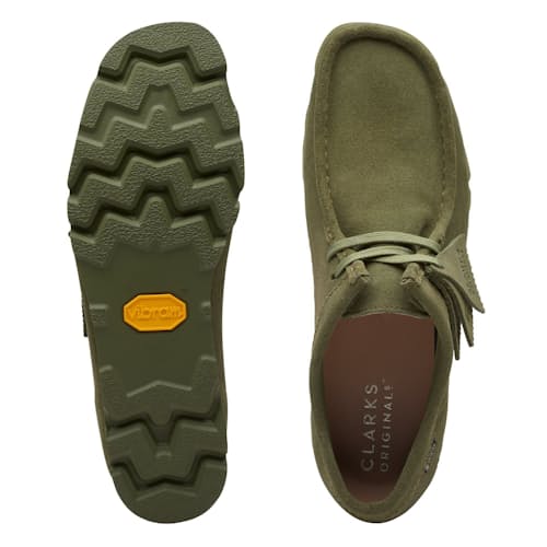 laydown image of Wallabee GTX Chukka