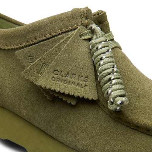 laydown image of Wallabee GTX Chukka