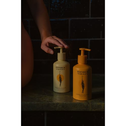 laydown image of Sandalwood Yuzu Shampoo