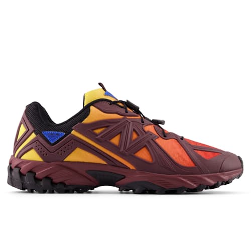 laydown image of 610Dv1 Trail Sneaker