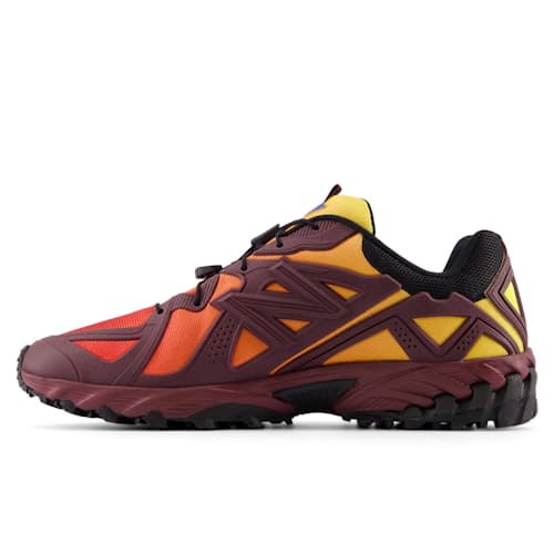 laydown image of 610Dv1 Trail Sneaker