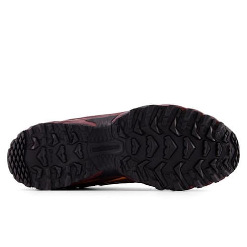 laydown image of 610Dv1 Trail Sneaker