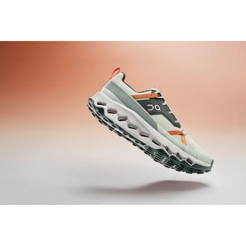 lifestyle image of Cloudhorizon Hiking Sneaker