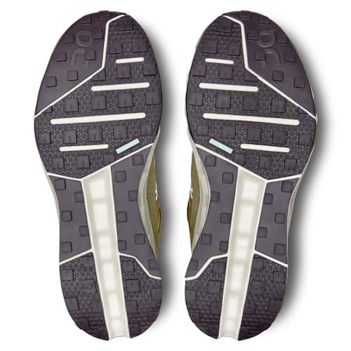 laydown image of Cloudhorizon Hiking Sneaker
