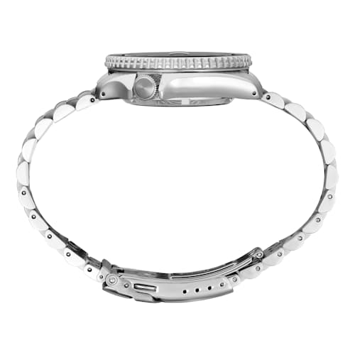 laydown image of Seiko 5 GMT - SSK003