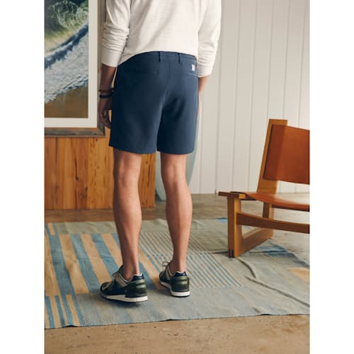 lifestyle image of All Day 4-Way Stretch Shorts - 7"