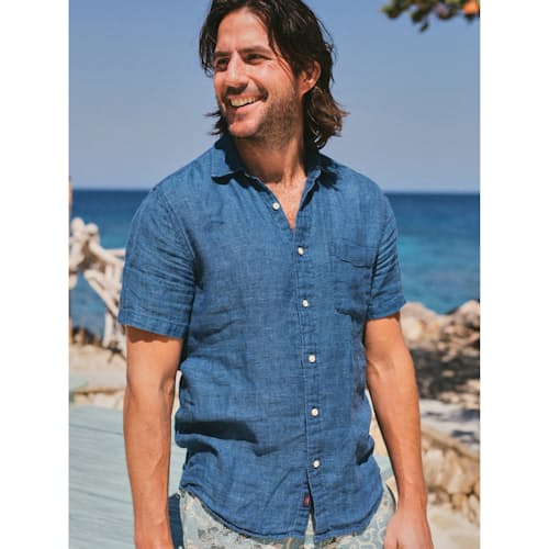 lifestyle image of Palma Linen Short Sleeve Shirt