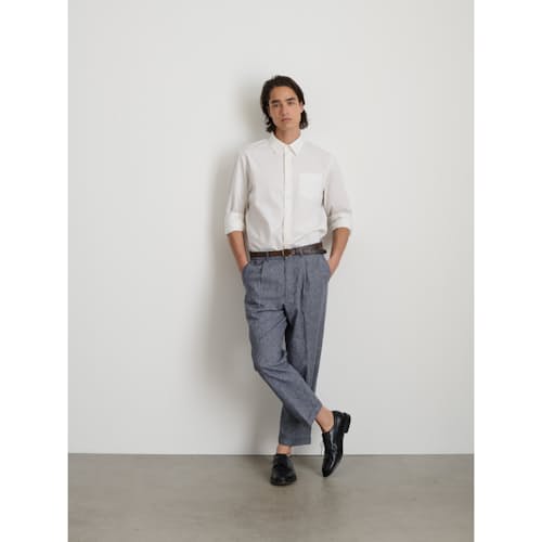 on model image of Cotton Linen Pleated Pant