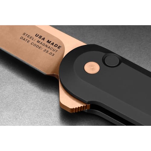 laydown image of The Wells Pocket Knife
