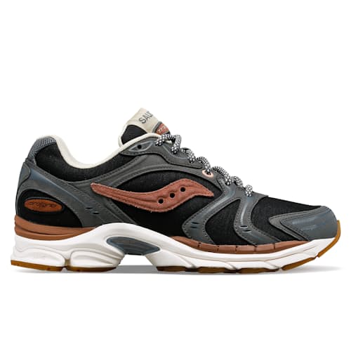 laydown image of Progrid Triumph 4 Secure Pack Sneaker