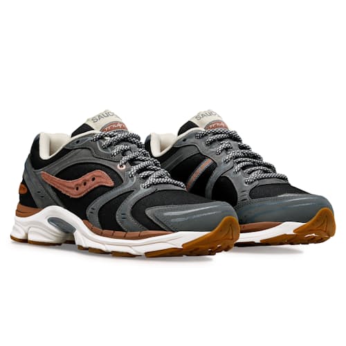 laydown image of Progrid Triumph 4 Secure Pack Sneaker