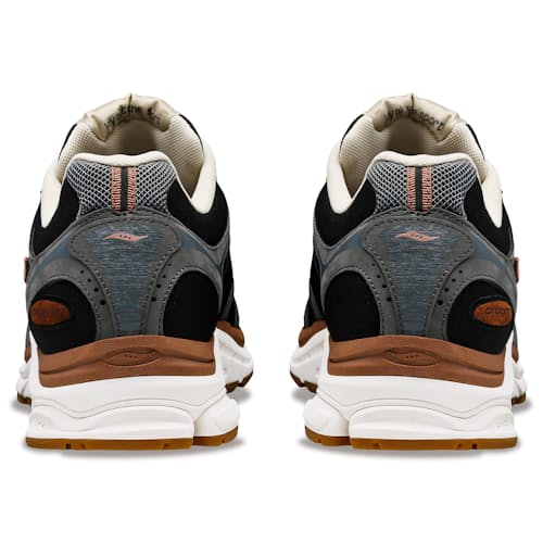 laydown image of Progrid Triumph 4 Secure Pack Sneaker