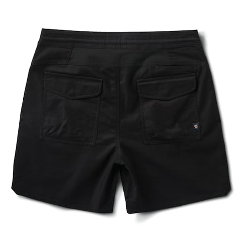 laydown image of Layover Traveler Short - 7.5"