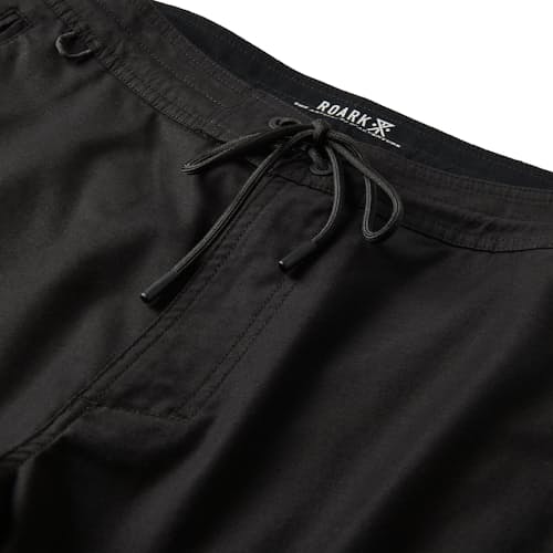 laydown detail image of Layover Traveler Short - 7.5"