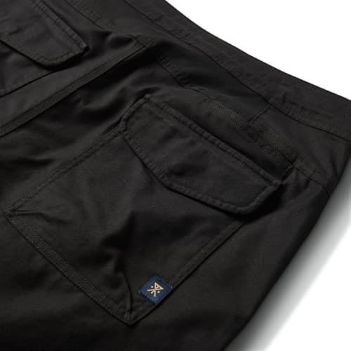 laydown detail image of Layover Traveler Short - 7.5"