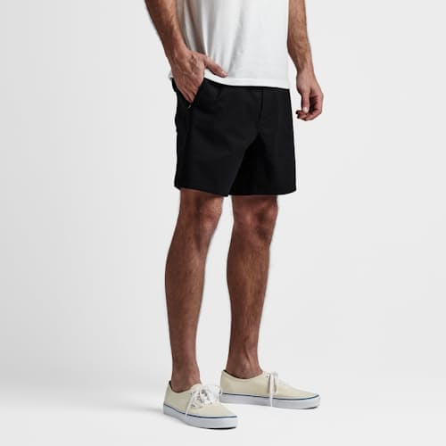on model image of Layover Traveler Short - 7.5"