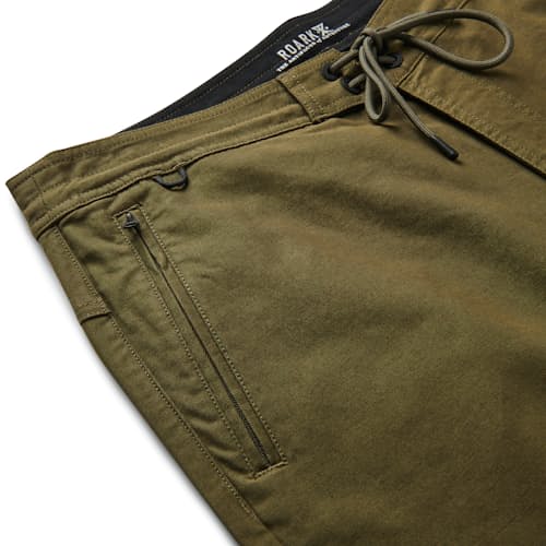 laydown detail image of Layover Traveler Short - 7.5"