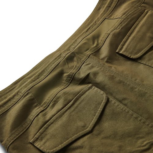 laydown detail image of Layover Traveler Short - 7.5"