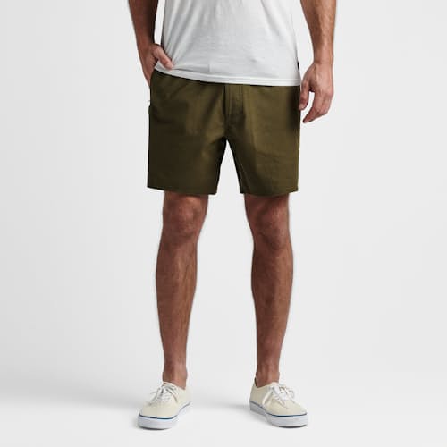 on model image of Layover Traveler Short - 7.5"