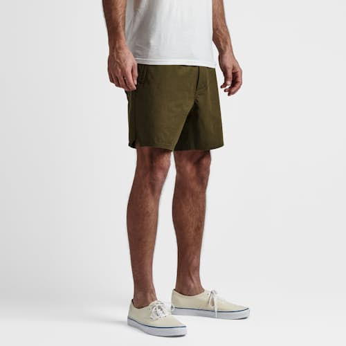on model image of Layover Traveler Short - 7.5"