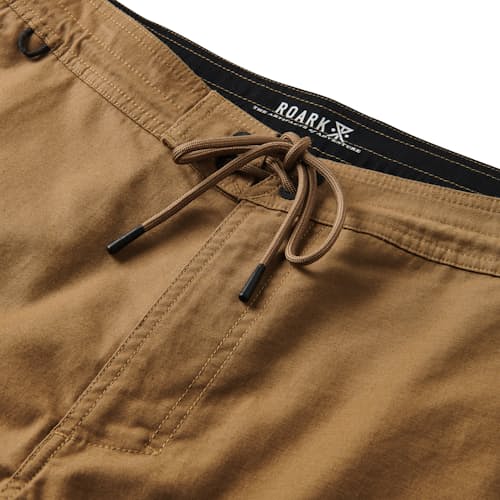laydown detail image of Layover Traveler Short - 7.5"