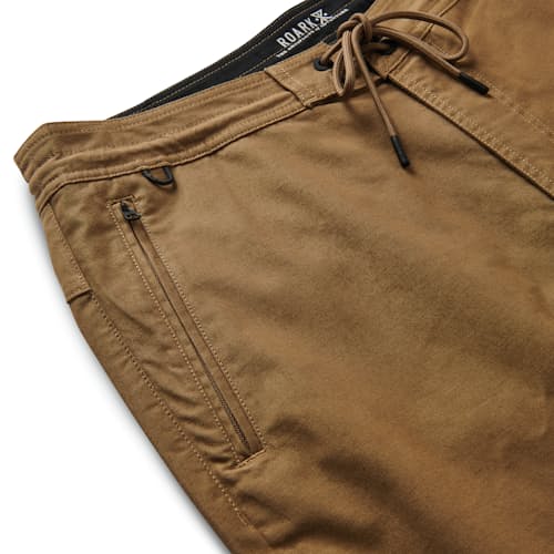 laydown detail image of Layover Traveler Short - 7.5"