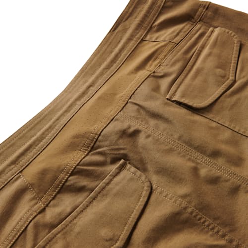 laydown detail image of Layover Traveler Short - 7.5"