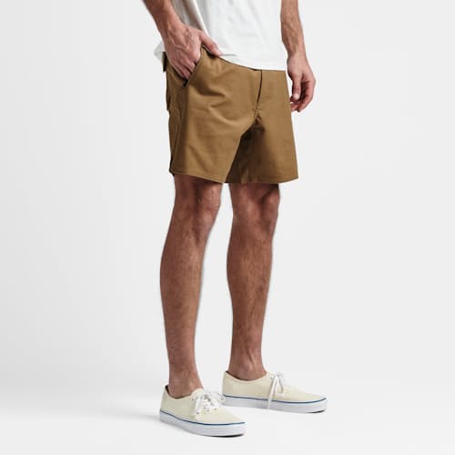 on model image of Layover Traveler Short - 7.5"