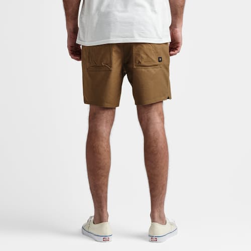 on model image of Layover Traveler Short - 7.5"