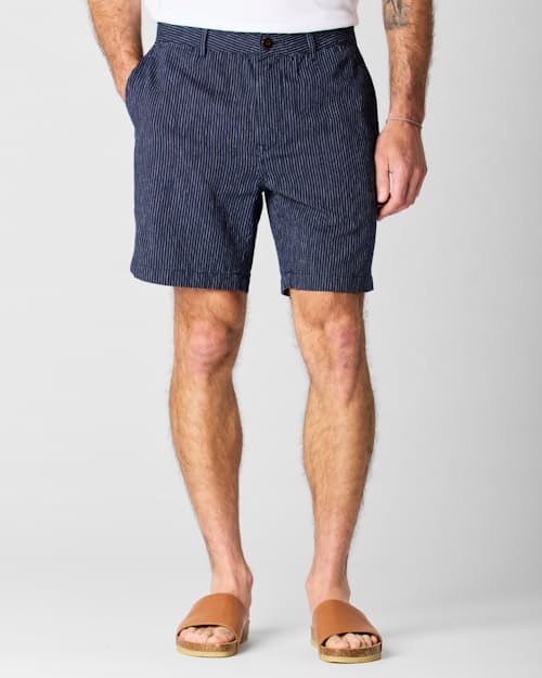 on model image of Cotton Linen Short - 7"