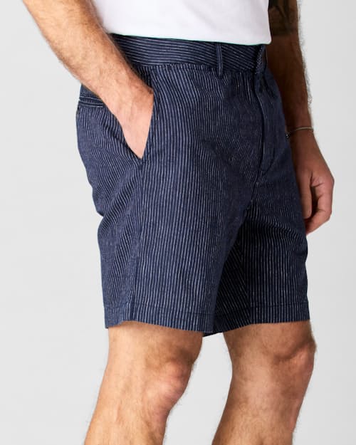 on model image of Cotton Linen Short - 7"