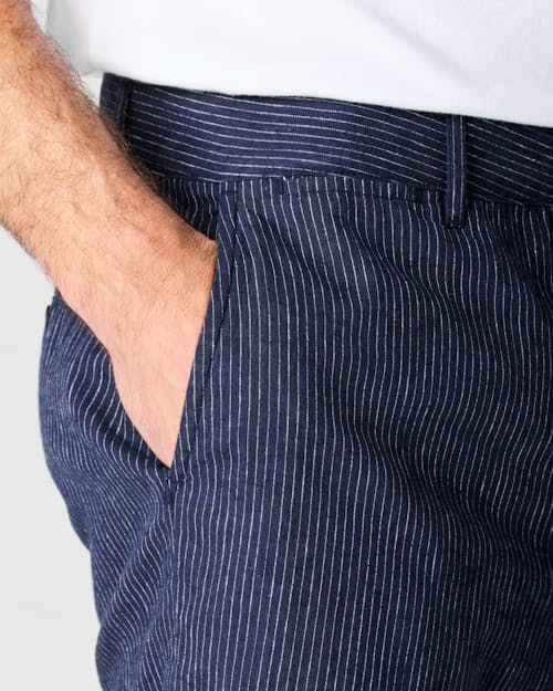 on model image of Cotton Linen Short - 7"