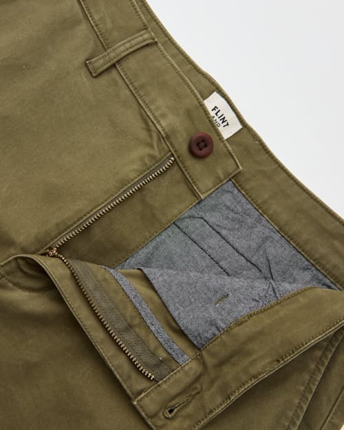laydown detail image of 365 Chino Short - 5"