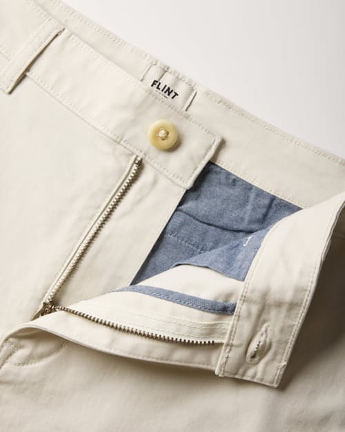 laydown detail image of 365 Chino Short - 5"