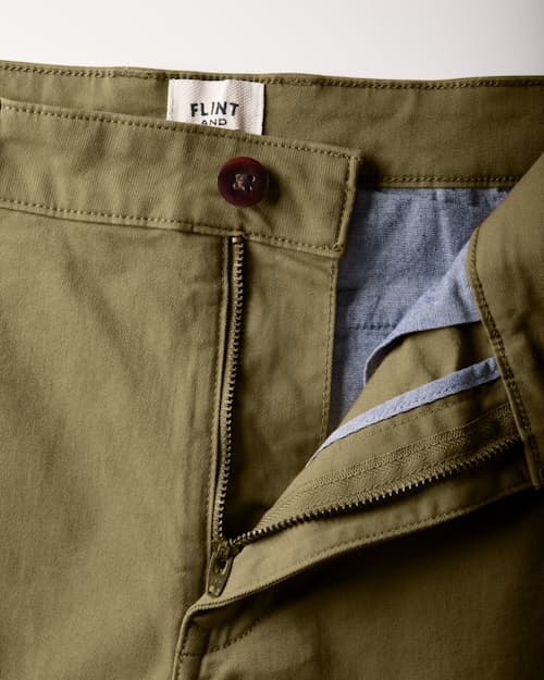 laydown detail image of 365 Chino Short - 7"