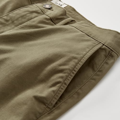 laydown detail image of 365 Chino Short - 7"