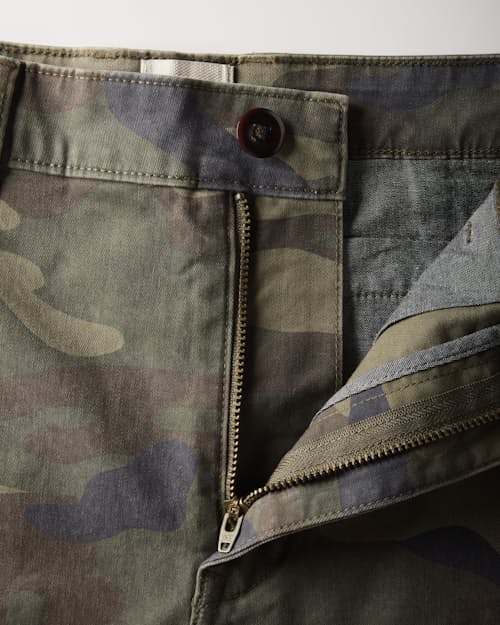 laydown detail image of 365 Chino Short - 7"