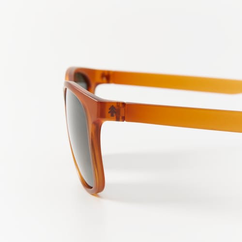 laydown detail image of Weekenders Sunglasses