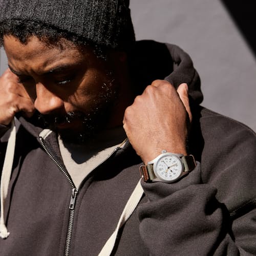 lifestyle image of Khaki Field Mechanical 38mm Watch H69439411