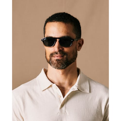 on model image of Pilot Sunglasses
