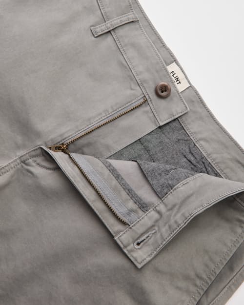 laydown detail image of 365 Chino Short - 7"