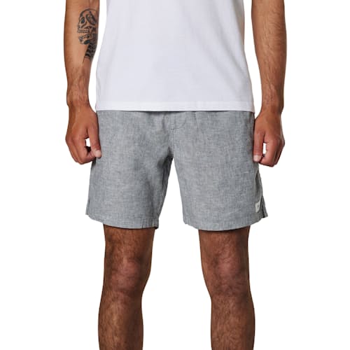 on model image of Isaiah Cotton Linen Local Short - 7"