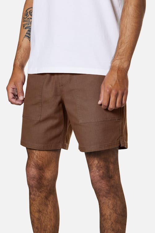 on model image of Trails Short - 6.5"