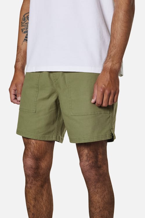 on model image of Trails Short - 6.5"