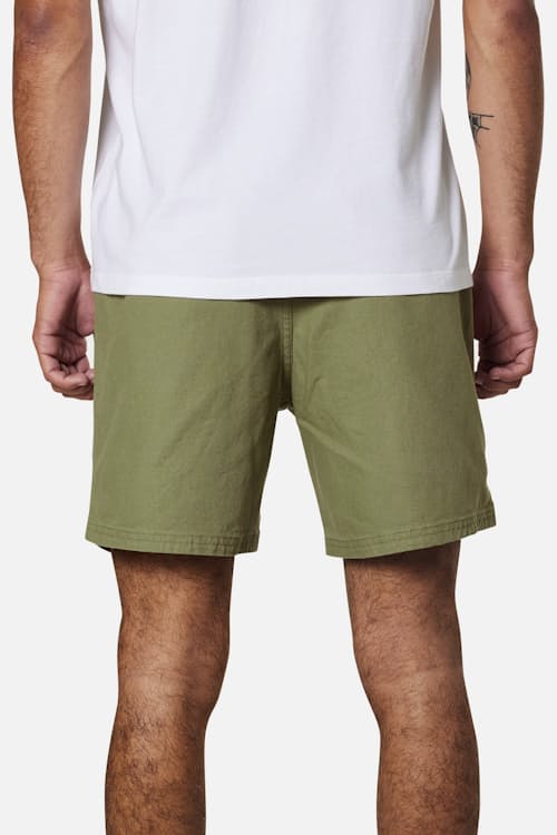 on model image of Trails Short - 6.5"