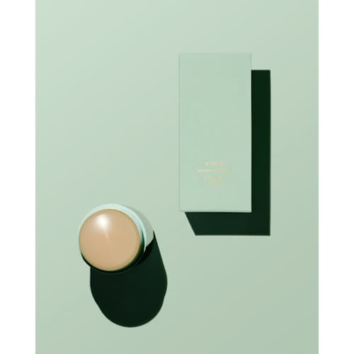 lifestyle image of N° Green Natural Deodorant