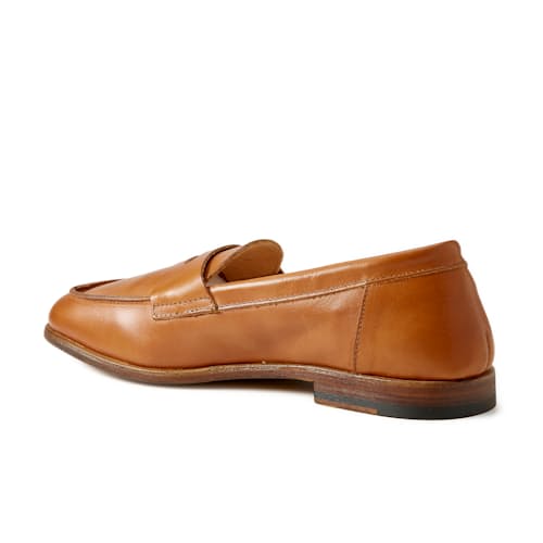 laydown image of Dartflex Loafer