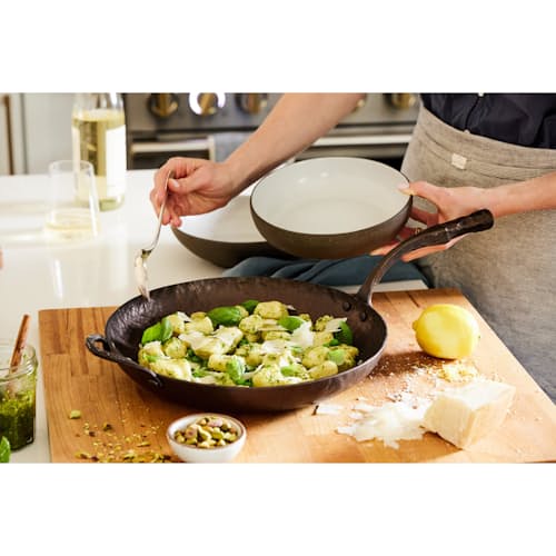 laydown image of Carbon Steel Deep Farmhouse Skillet