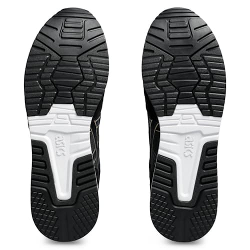 laydown image of Lyte Classic Sneaker